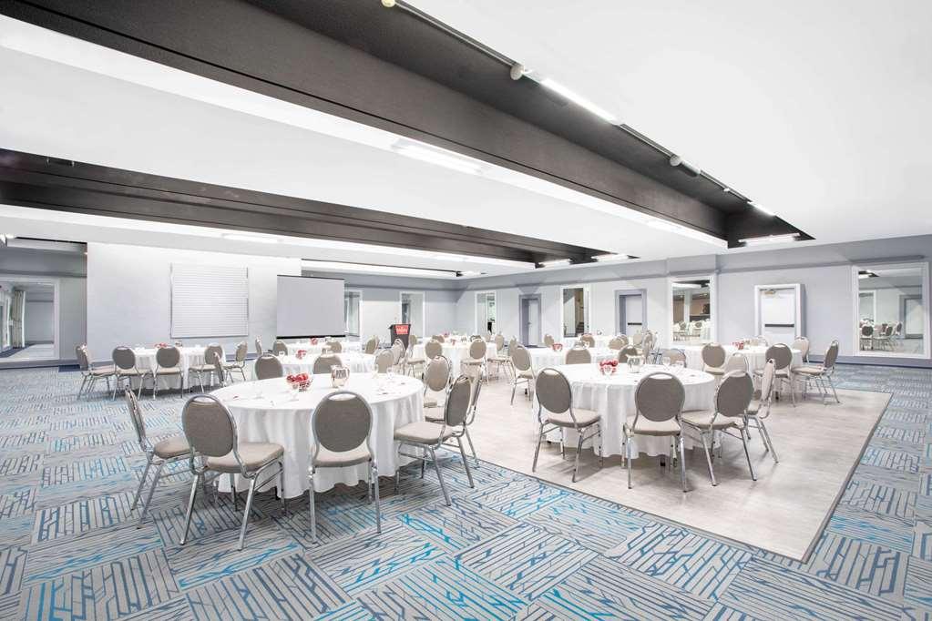 Quality Inn & Conference Centre Kingston Central Fasilitas foto