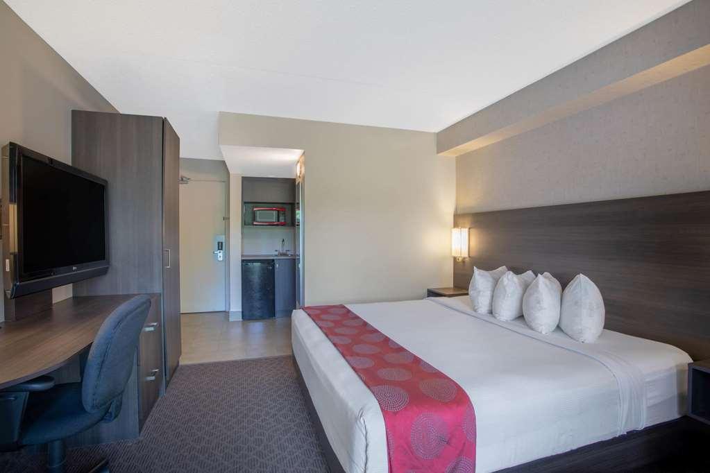 Quality Inn & Conference Centre Kingston Central Ruang foto