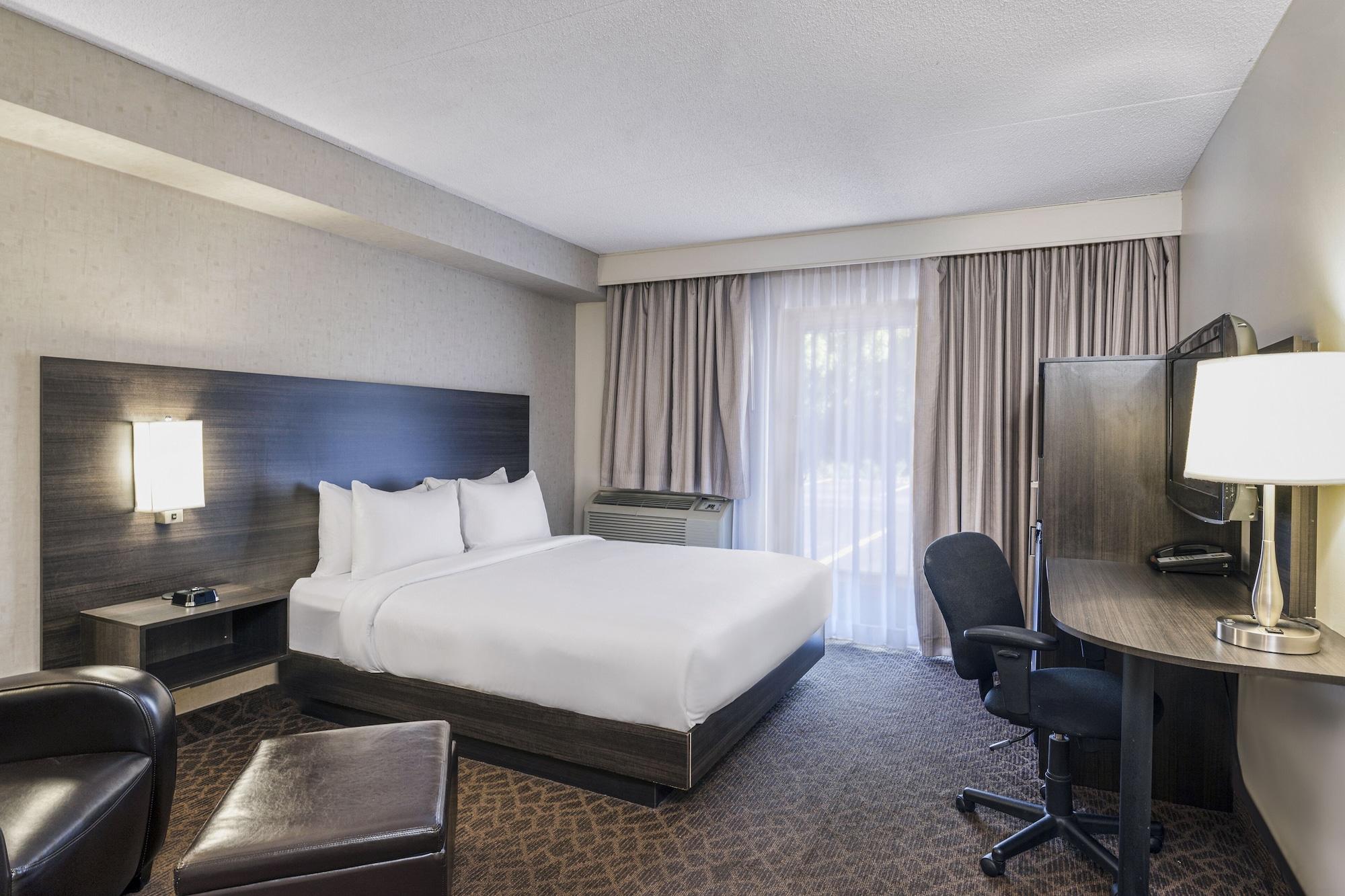 Quality Inn & Conference Centre Kingston Central Bagian luar foto