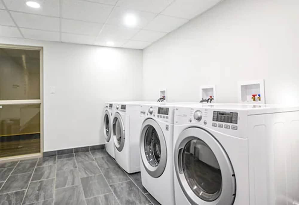 Quality Inn & Conference Centre Kingston Central Bagian luar foto
