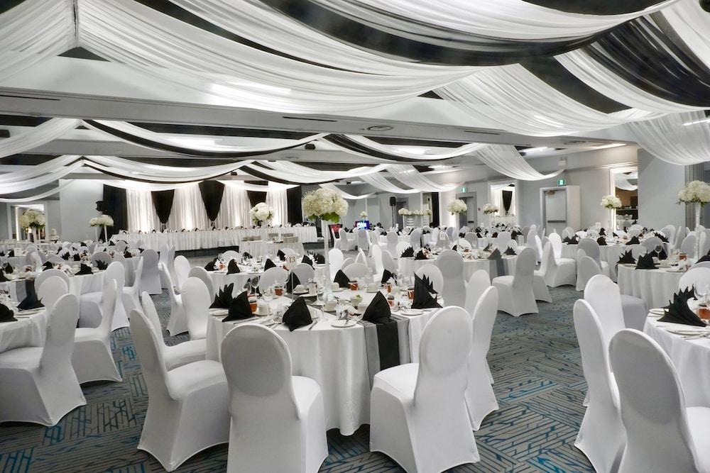 Quality Inn & Conference Centre Kingston Central Bagian luar foto
