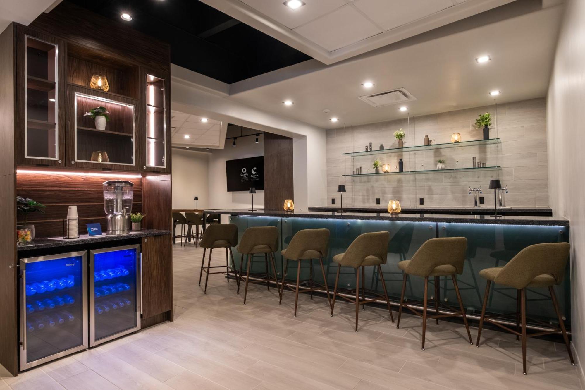 Quality Inn & Conference Centre Kingston Central Bagian luar foto