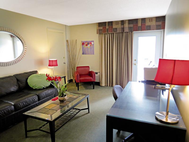Quality Inn & Conference Centre Kingston Central Bagian luar foto